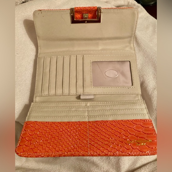Liz Claiborne Orange Textured Clutch Size 7.5” x 4.25” - Picture 4 of 9